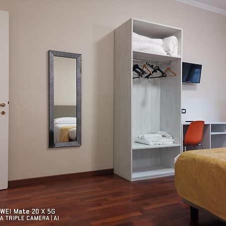Guesthouse Central Station Group - Via Sammartini 15 Mailand Exterior foto